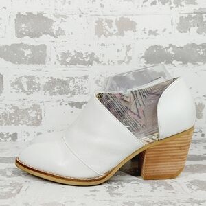 Shellys London White Leather Ankle Boots Cut-Out Heeled Pointed Toe B301